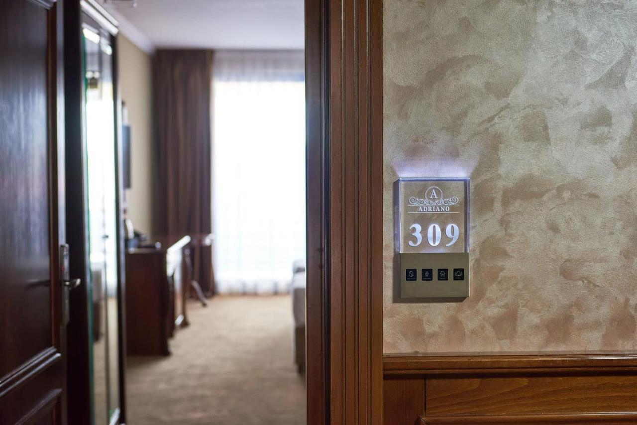 Hotel Adriano Brăila Extérieur photo