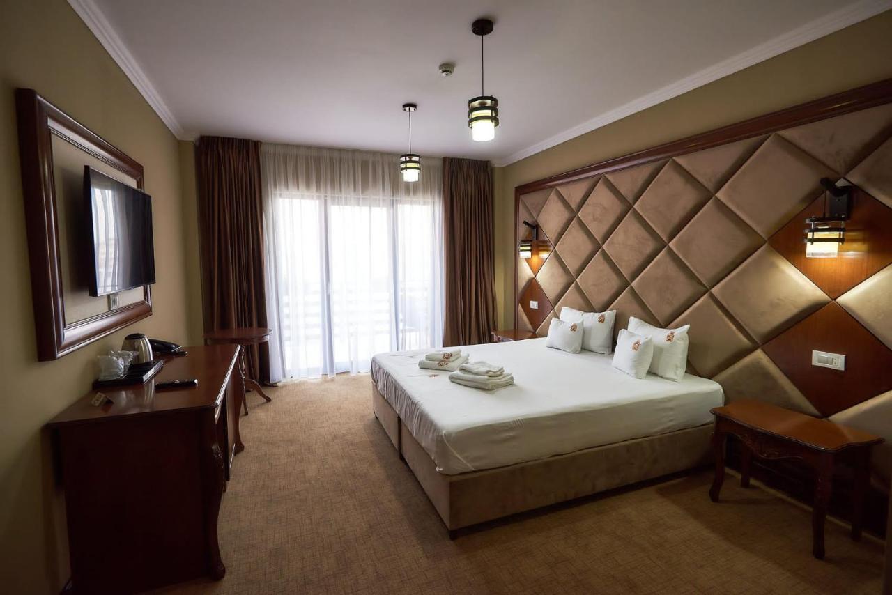 Hotel Adriano Brăila Extérieur photo