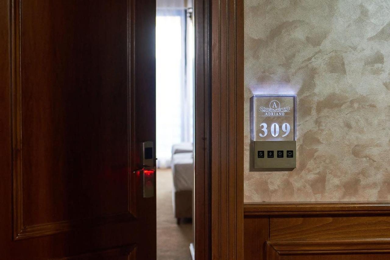 Hotel Adriano Brăila Extérieur photo