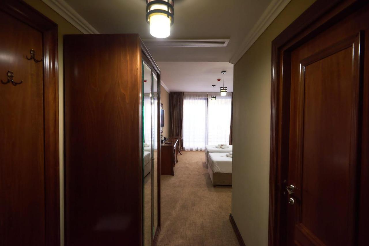 Hotel Adriano Brăila Extérieur photo