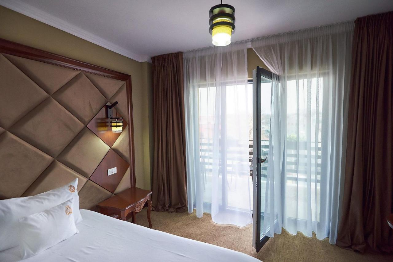 Hotel Adriano Brăila Extérieur photo