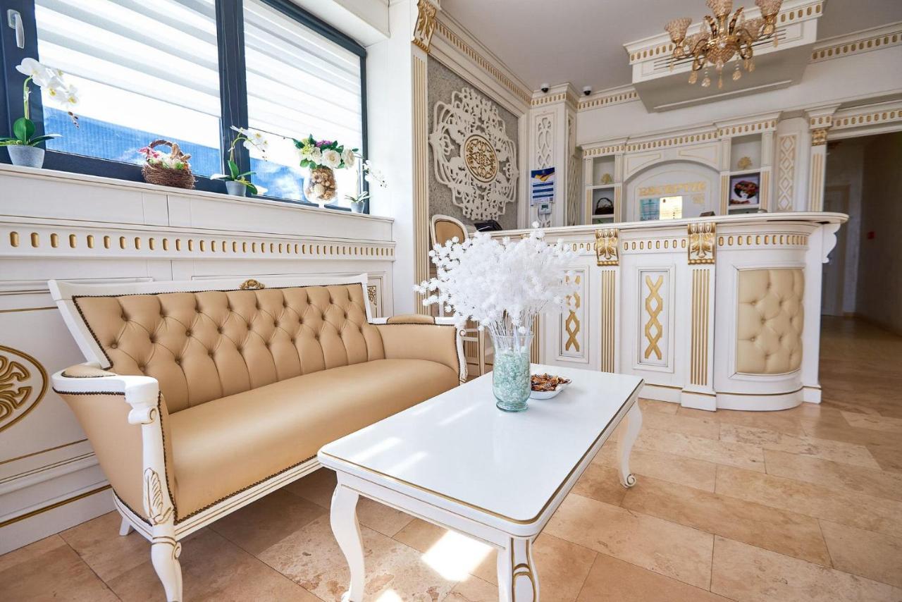 Hotel Adriano Brăila Extérieur photo