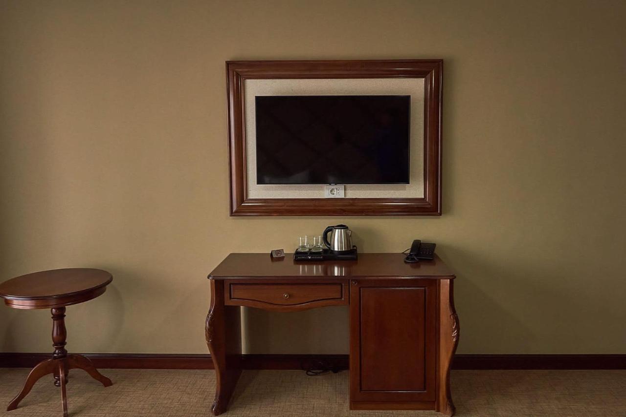 Hotel Adriano Brăila Extérieur photo